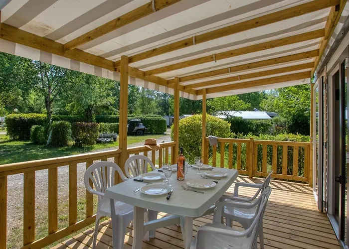 Camping Mobil Confortable Avec Terrasse à - Api-1-52-1067 *