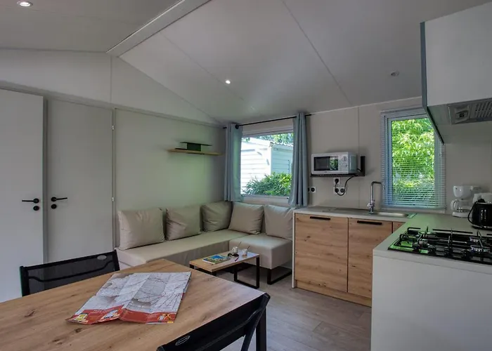 Camping Mobil Confortable Avec Terrasse à - Api-1-52-1067 Groléjac