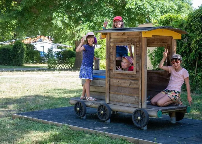 Camping Mobil Confortable Avec Terrasse à - Api-1-52-1067